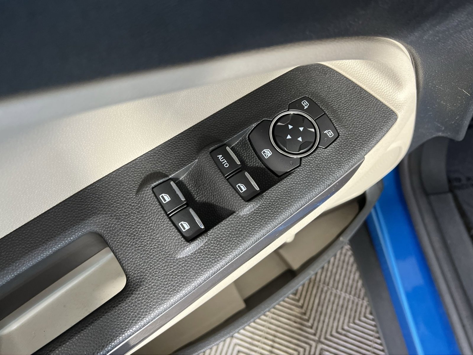 Used 2020 Ford EcoSport SE w/ SE Convenience Package image 15