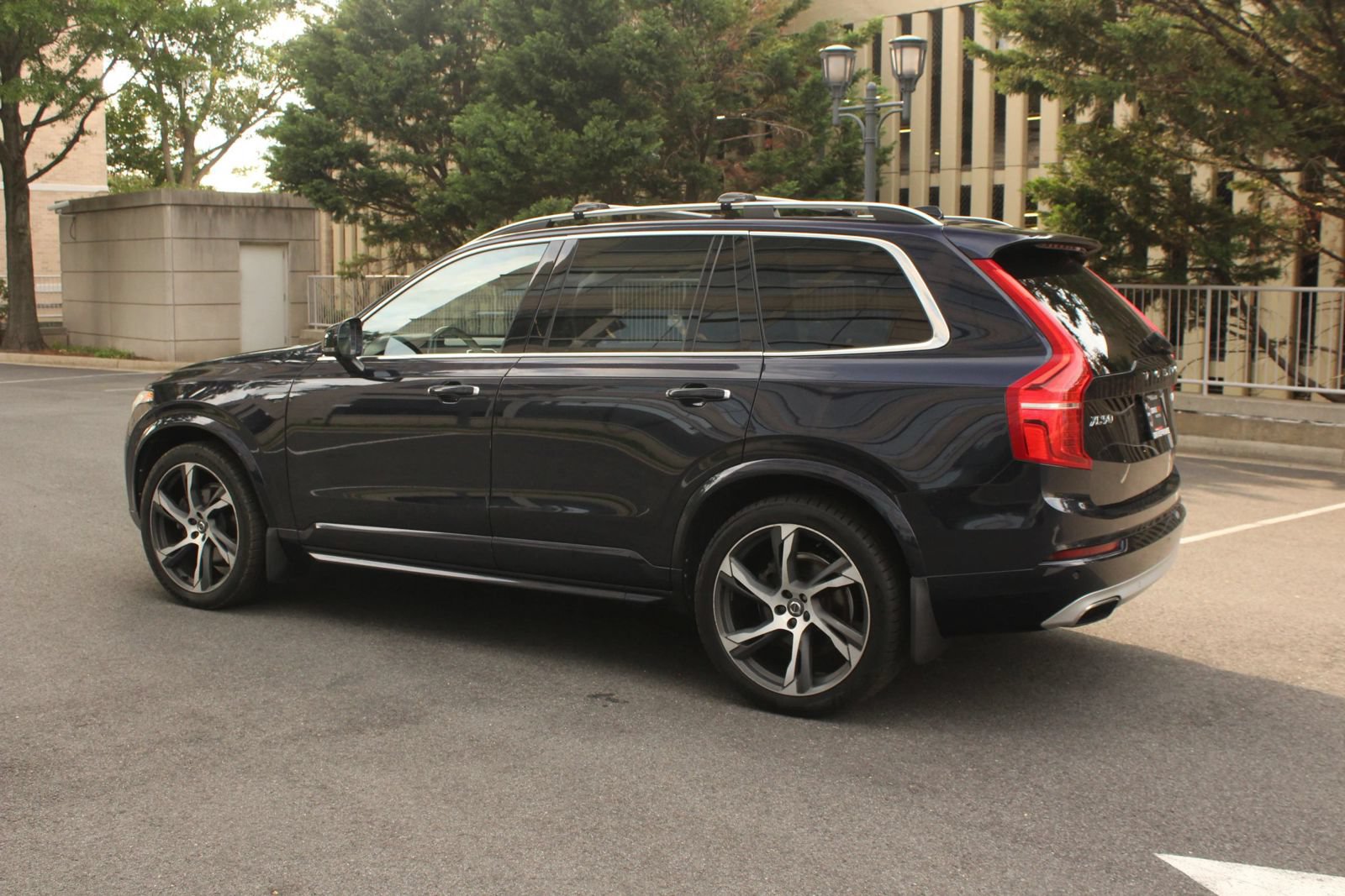 Used 2017 Volvo XC90 T6 Momentum AWD/4WD image 9