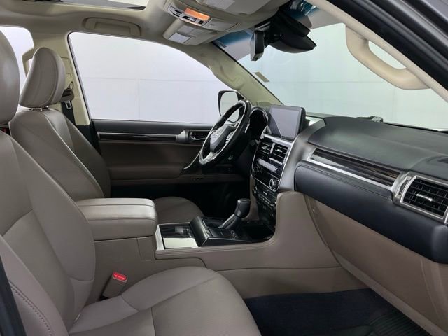 Used 2023 Lexus GX 460 Premium w/ Accessory Package image 34