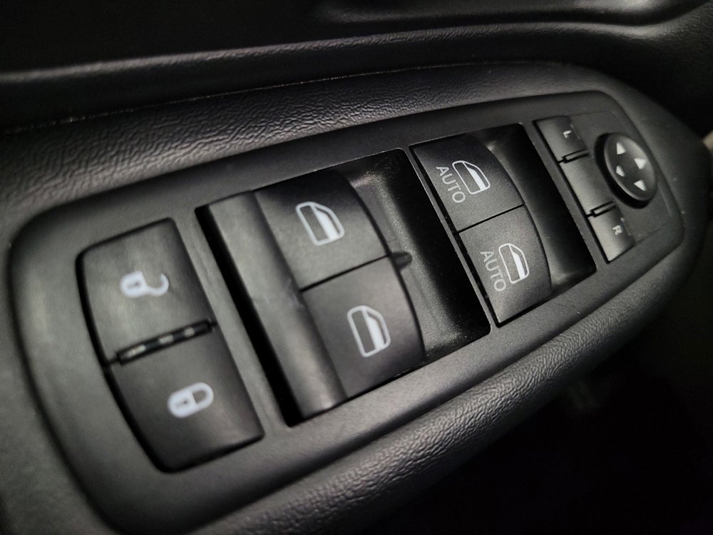 Used 2019 Dodge Grand Caravan SXT image 27