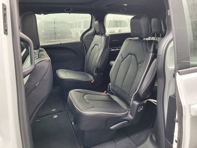New 2026 Chrysler Pacifica Limited w/ S Appearance Package image 8