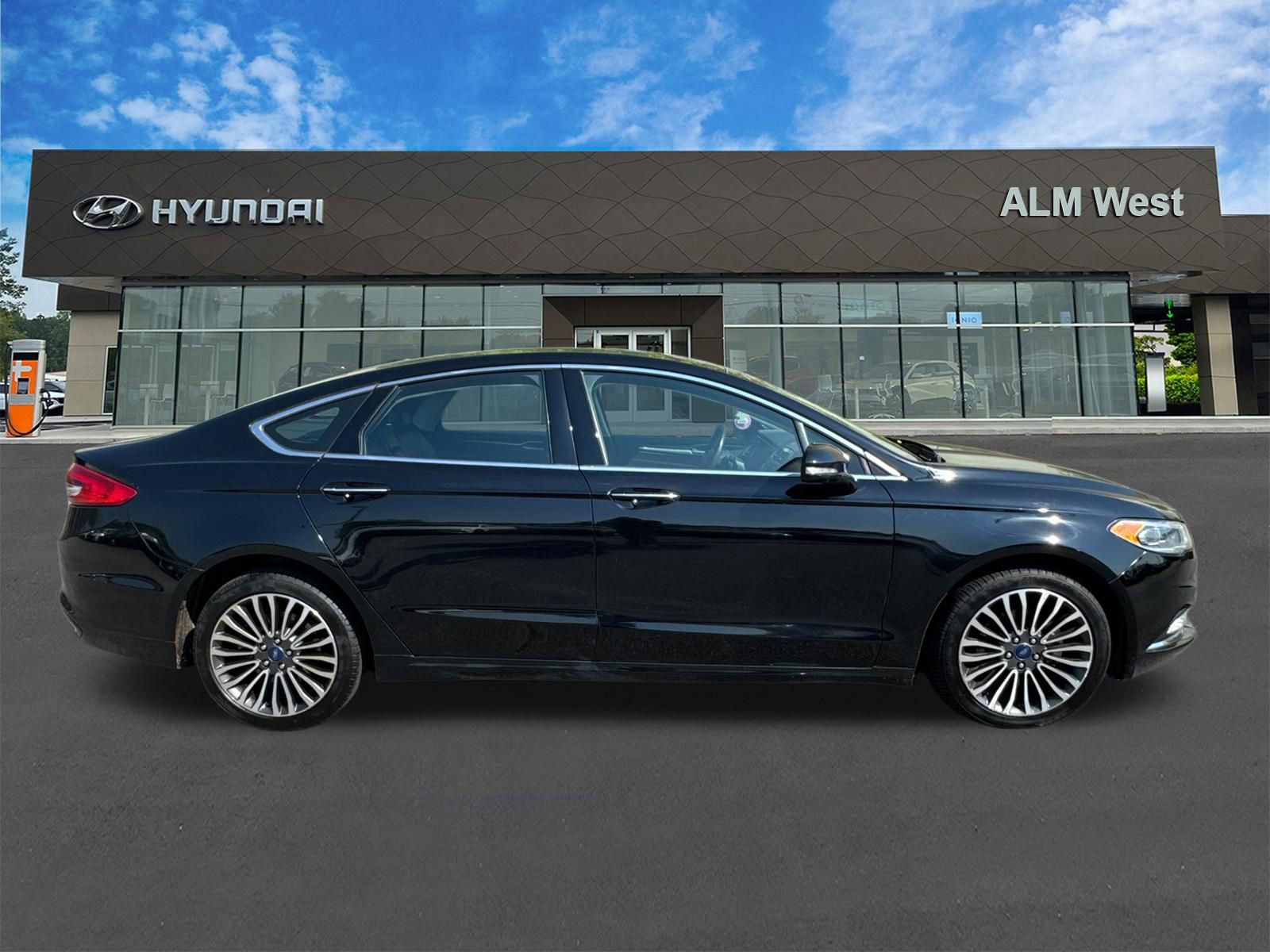 Used 2017 Ford Fusion SE image 4