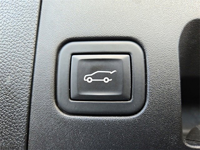 Used 2022 Cadillac XT4 Premium Luxury w/ Safety Alert Package image 24