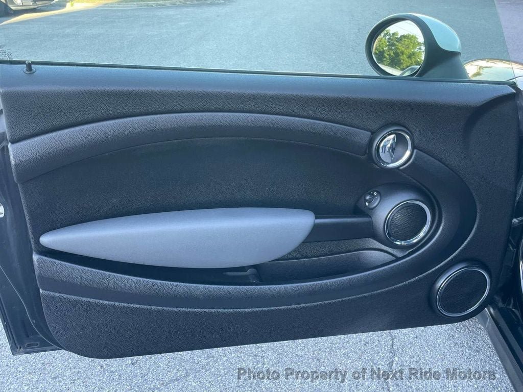 Used 2010 MINI Cooper Hardtop FWD image 17