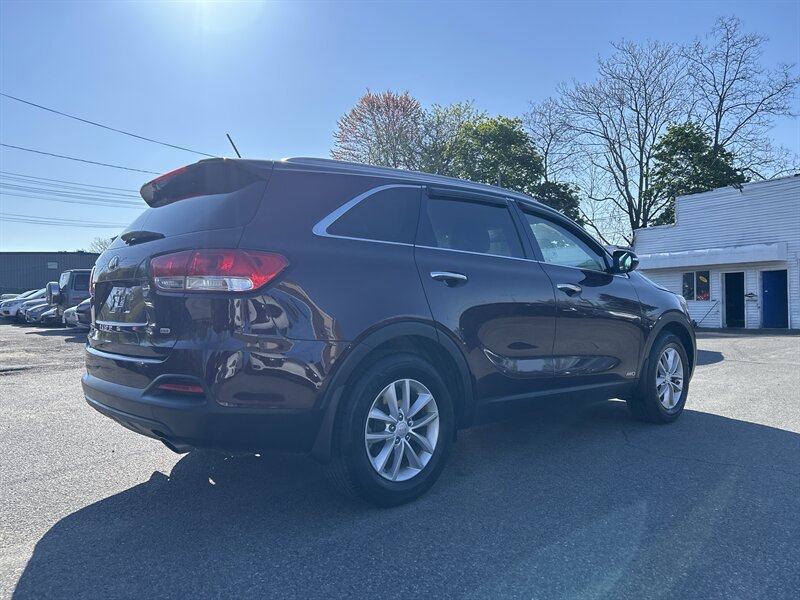 Used 2017 Kia Sorento AWD image 4