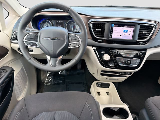 Used 2023 Chrysler Voyager LX FWD image 22