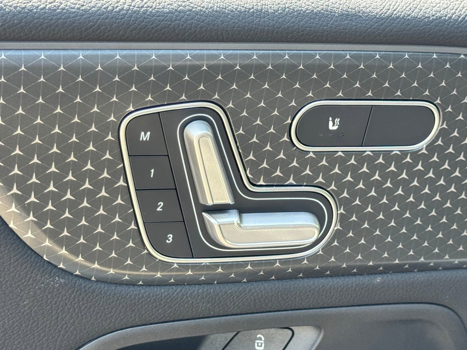 New 2025 Mercedes-Benz GLB 250 image 18