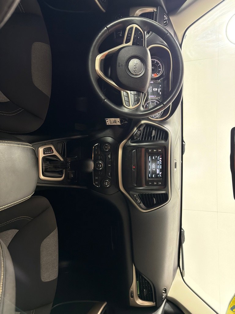 Used 2018 Jeep Cherokee Latitude w/ Cold Weather Group image 26