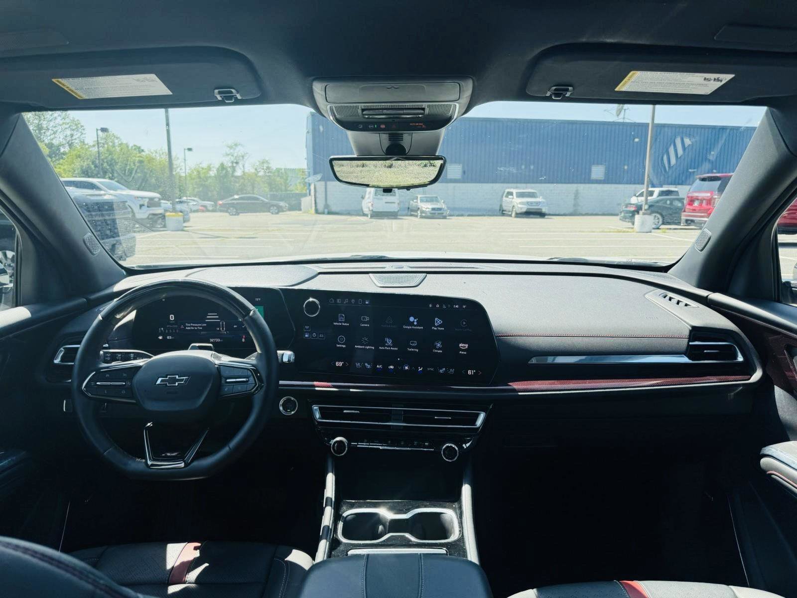 Used 2024 Chevrolet Traverse RS image 38