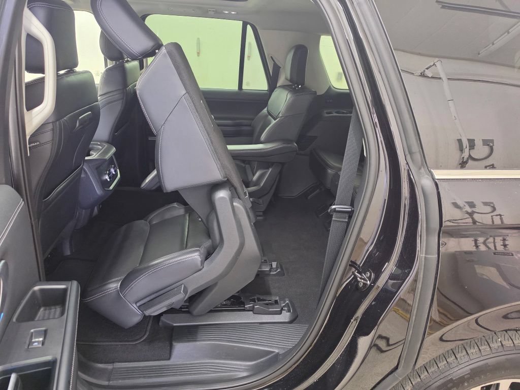 Used 2025 Ford Expedition Max Platinum AWD/4WD image 9