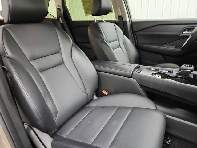 Used 2025 Nissan Rogue SV w/ SV Premium Package image 42
