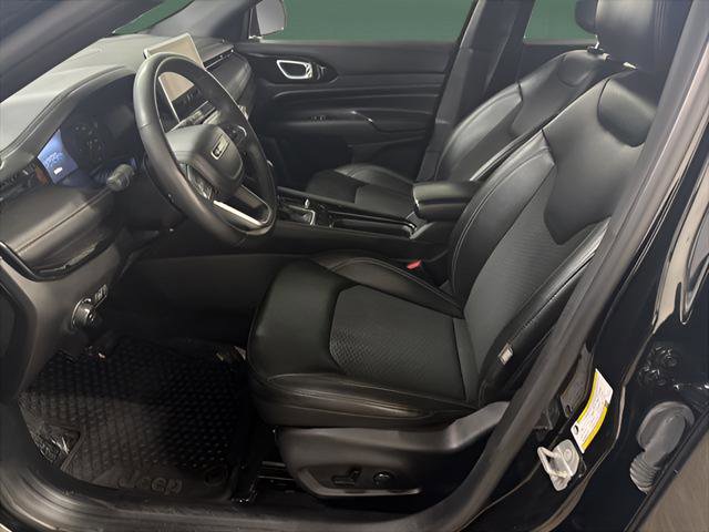 Used 2023 Jeep Compass Latitude w/ Convenience Group AWD/4WD image 11