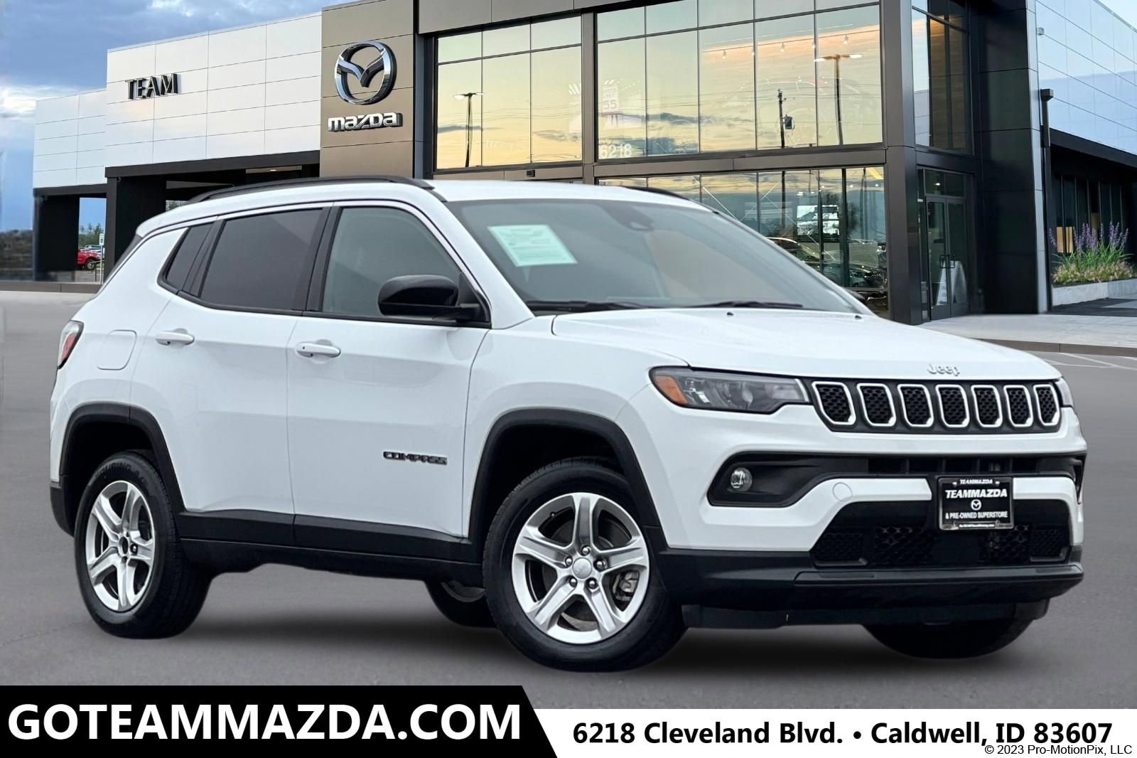 Used 2023 Jeep Compass Latitude image 1