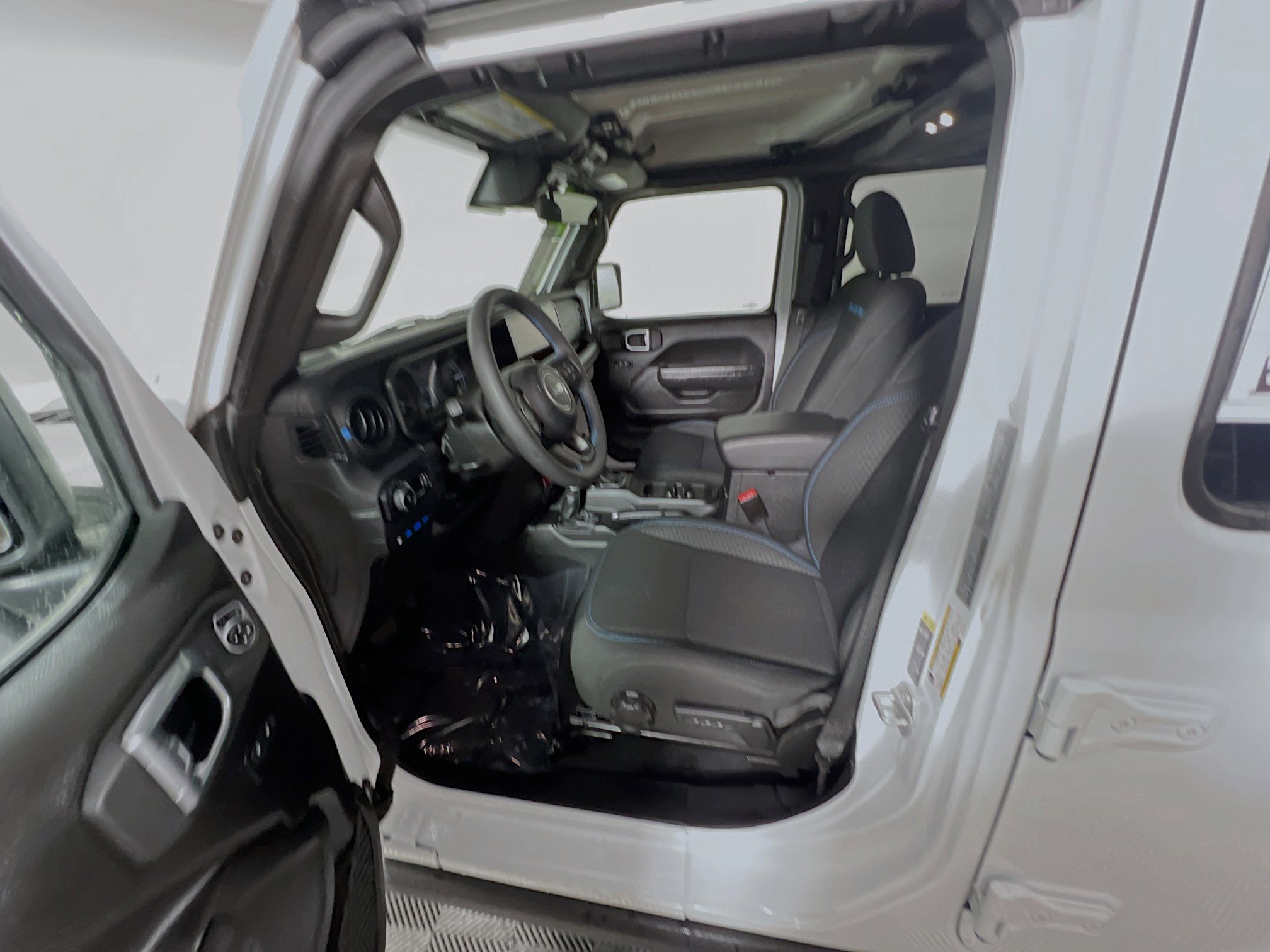 Used 2025 Jeep Wrangler Unlimited Rubicon 4xe w/ Safety Group image 15