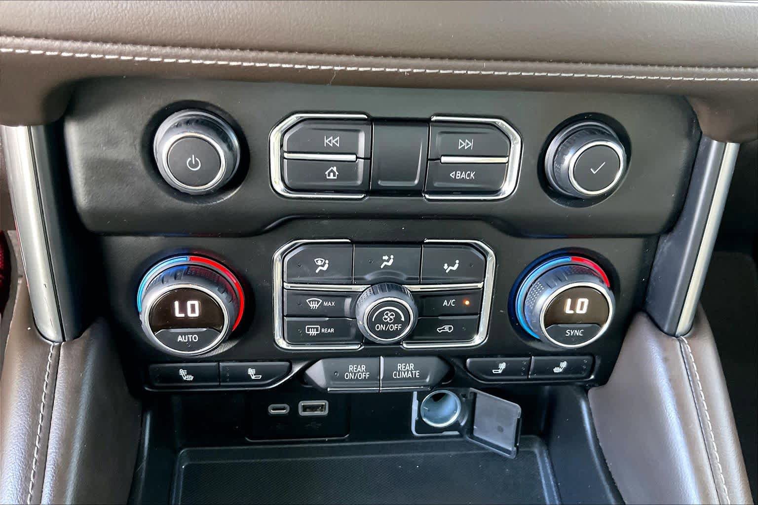 Used 2021 Chevrolet Tahoe Z71 AWD/4WD image 32