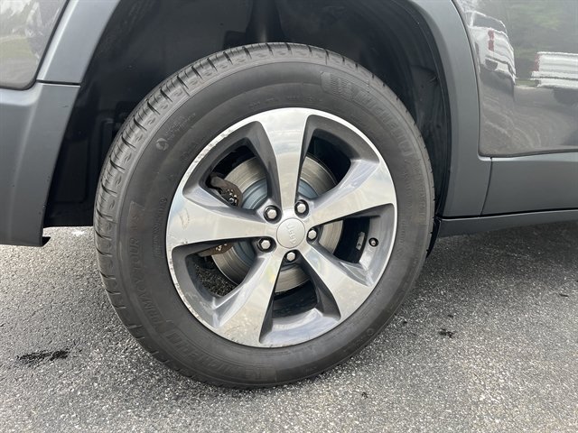 Used 2020 Jeep Cherokee Limited AWD/4WD image 12