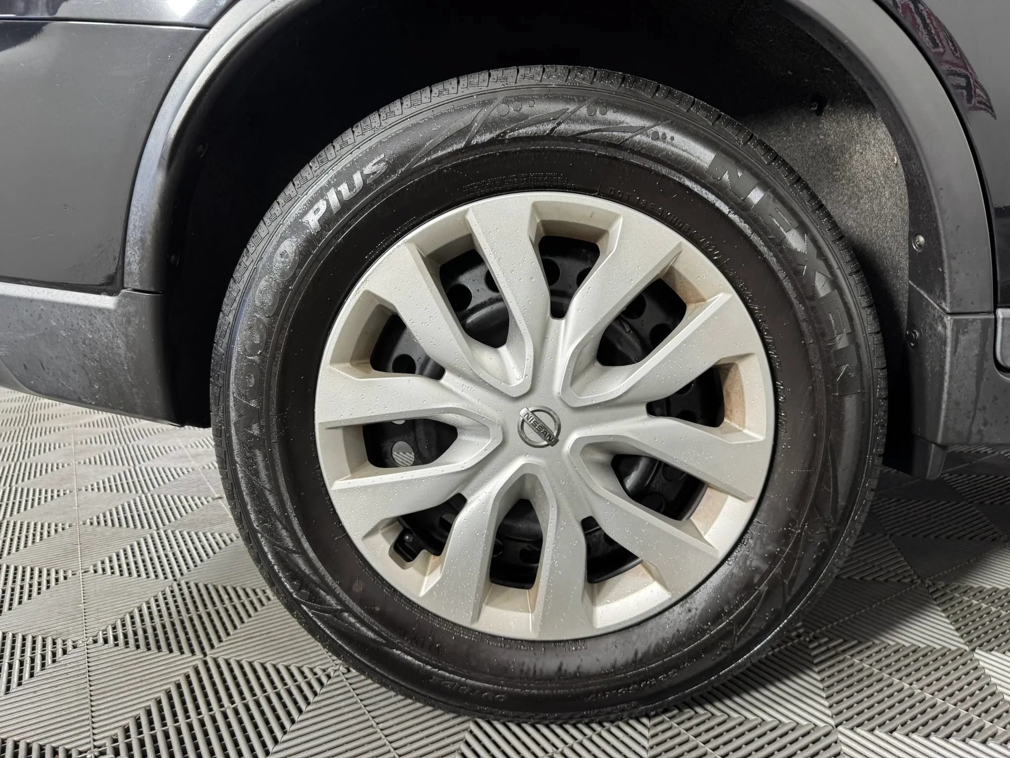 Used 2019 Nissan Rogue S AWD/4WD image 40