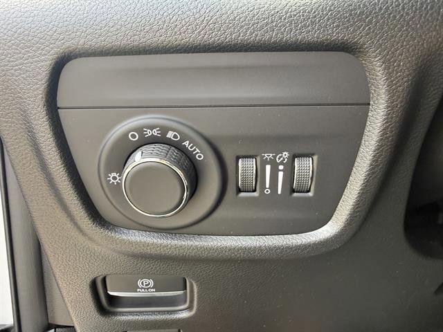 Used 2023 Jeep Grand Cherokee Altitude image 30