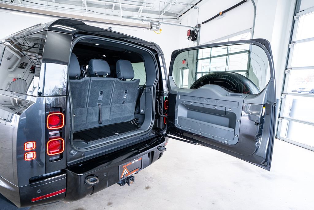 Used 2023 Land Rover Defender 130 X-Dynamic SE image 59