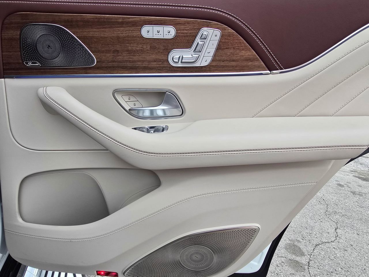 Used 2025 Mercedes-Benz Maybach GLS 600 4MATIC image 42