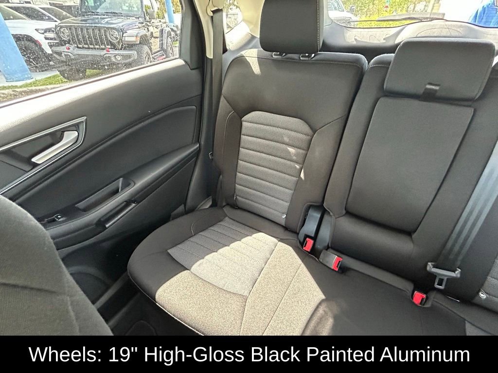 Used 2024 Ford Edge SE w/ Black Appearance Package image 12