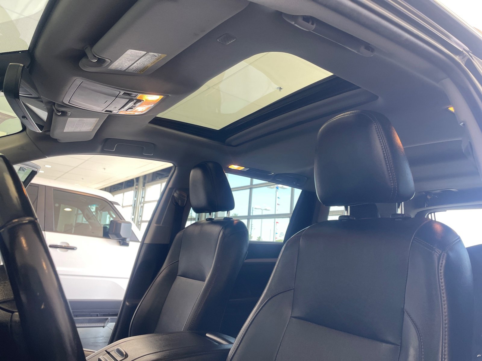 Used 2019 Toyota Highlander XLE FWD image 32