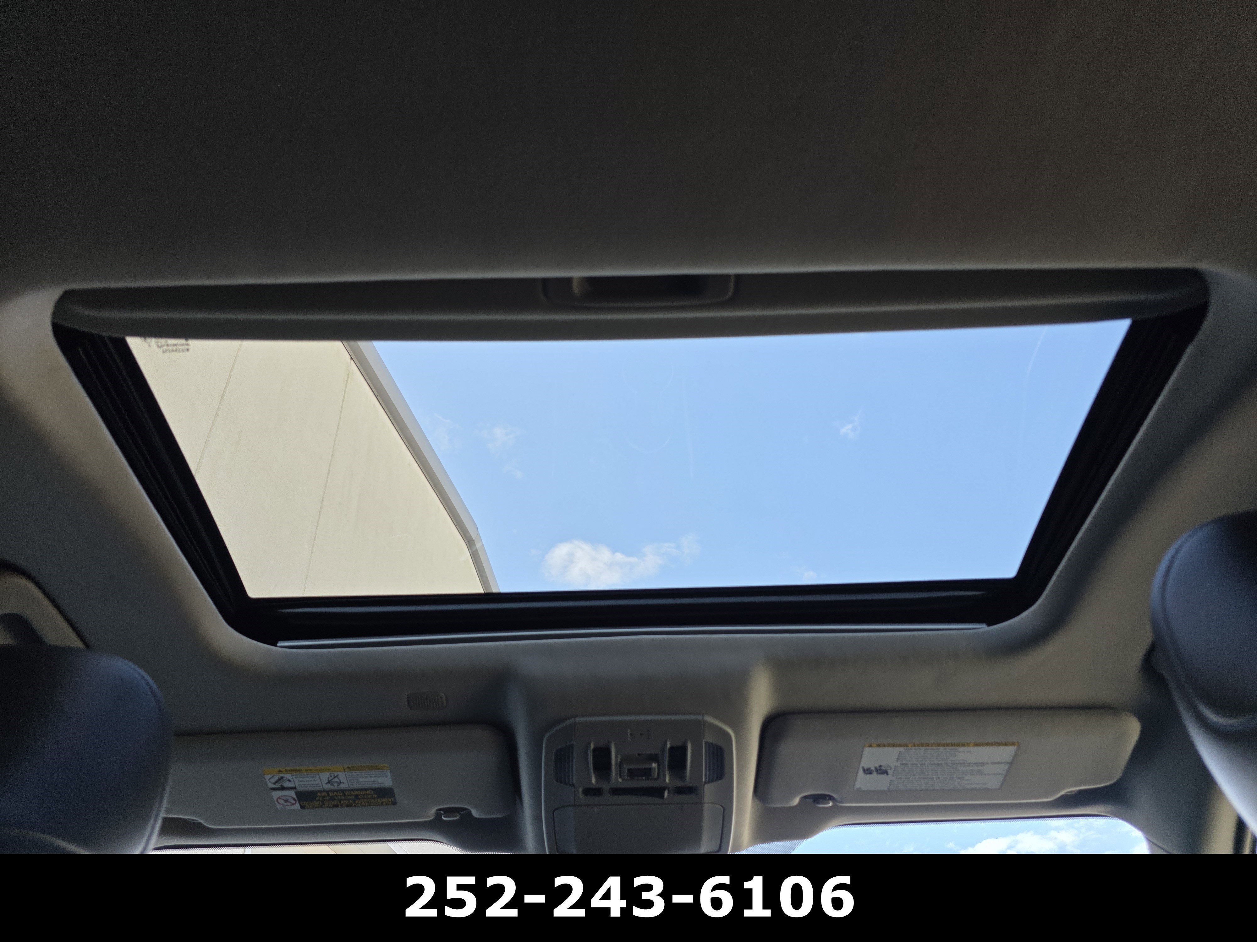 Used 2021 Toyota Highlander XLE image 12