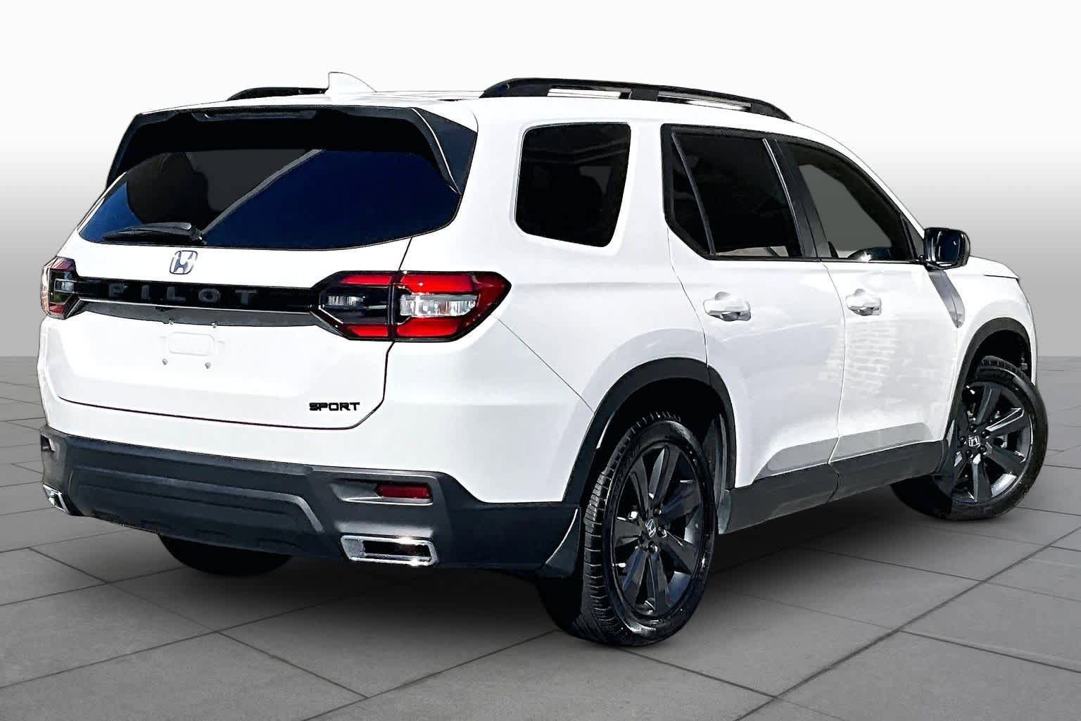 Certified 2025 Honda Pilot Sport image 13