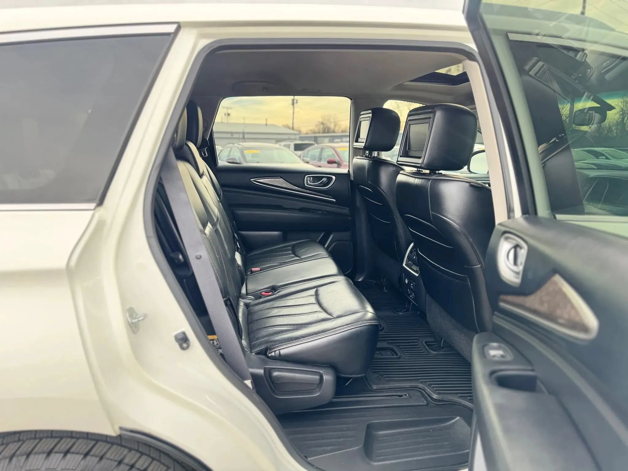 Used 2013 INFINITI JX35 FWD w/ Premium Pkg image 28