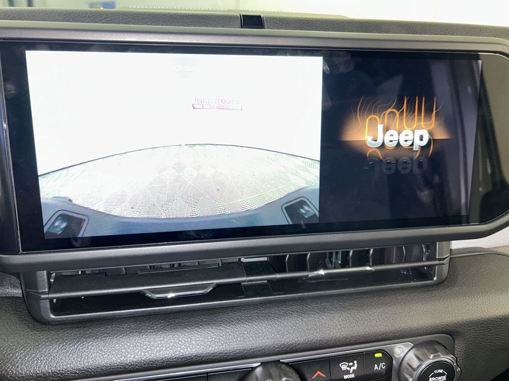 Used 2024 Jeep Gladiator Sport image 12