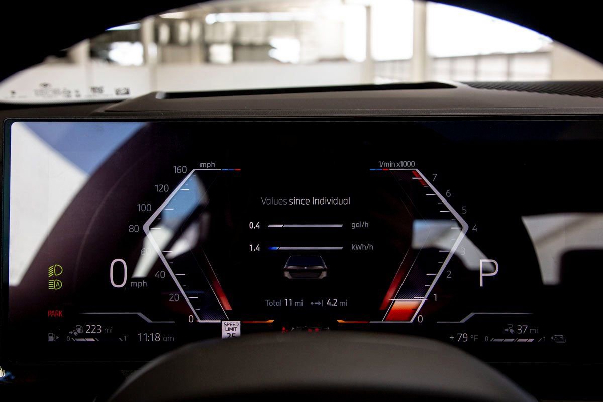 Used 2026 BMW 550e xDrive w/ Premium Package AWD/4WD image 10