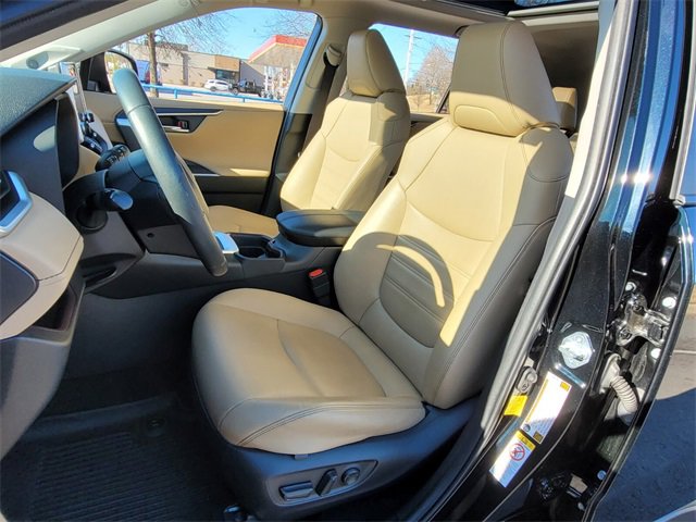 Used 2019 Toyota RAV4 Limited image 9