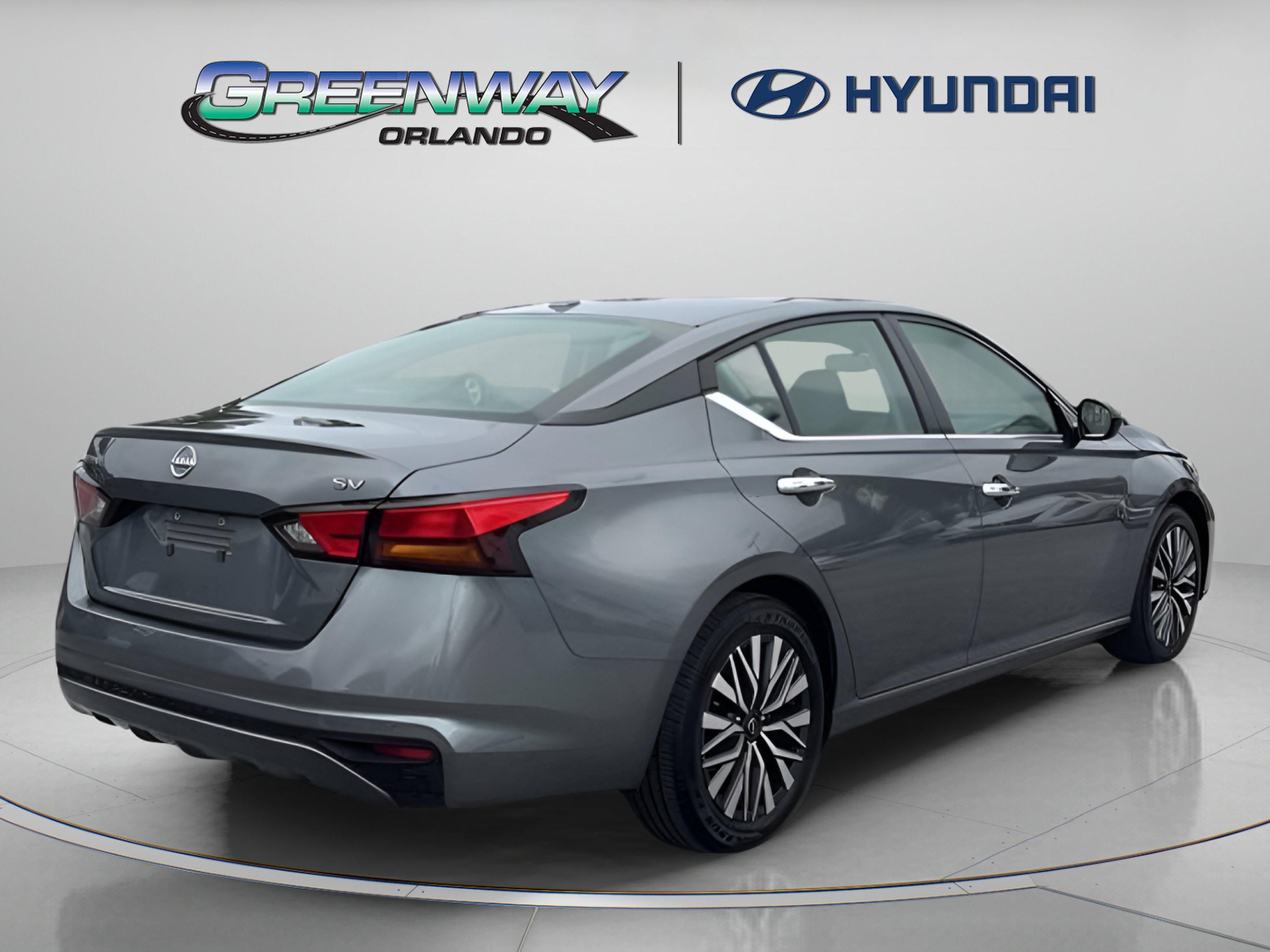 Used 2024 Nissan Altima 2.5 SV FWD image 4