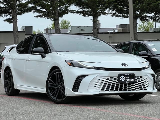 Used 2025 Toyota Camry XSE FWD image 1