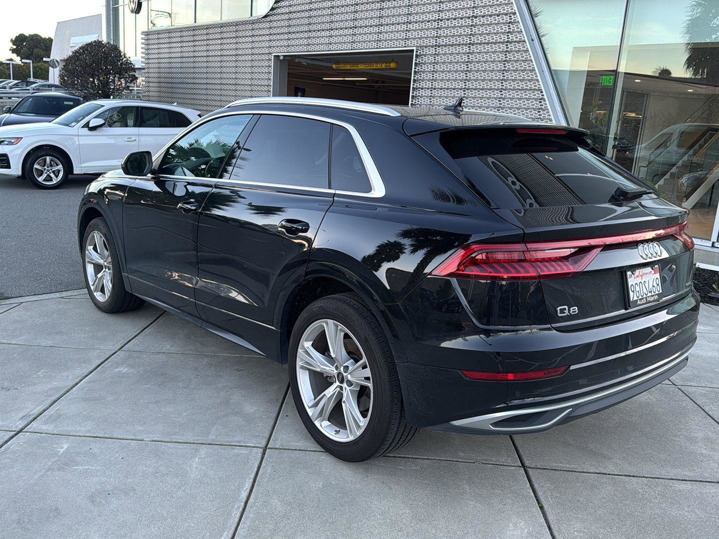 Used 2023 Audi Q8 Premium image 9