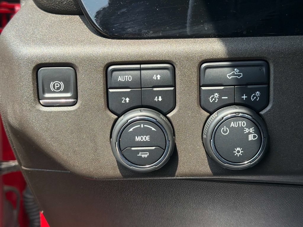 Used 2022 Chevrolet Silverado 1500 LT AWD/4WD image 31