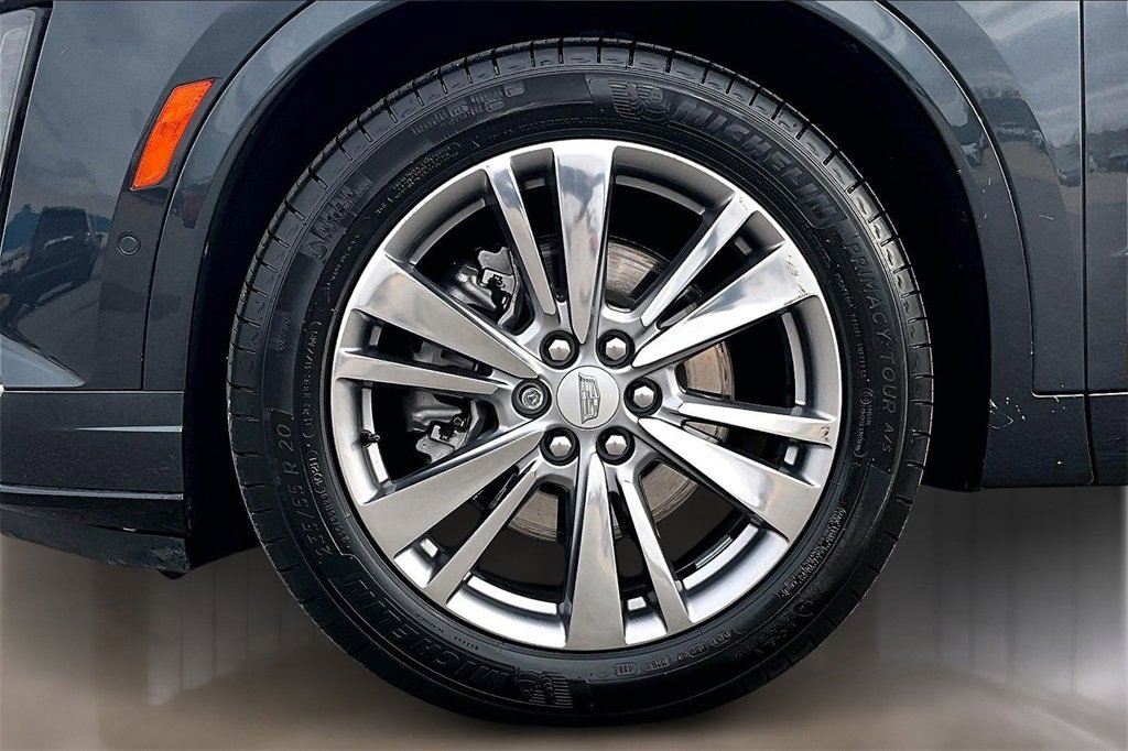 Used 2023 Cadillac XT6 Premium Luxury w/ Technology Package image 8