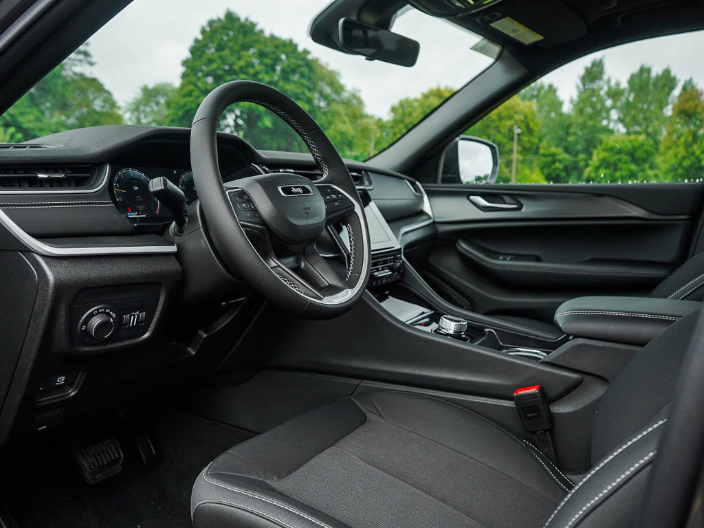 New 2025 Jeep Grand Cherokee Laredo X w/ Luxury Tech Group I image 17