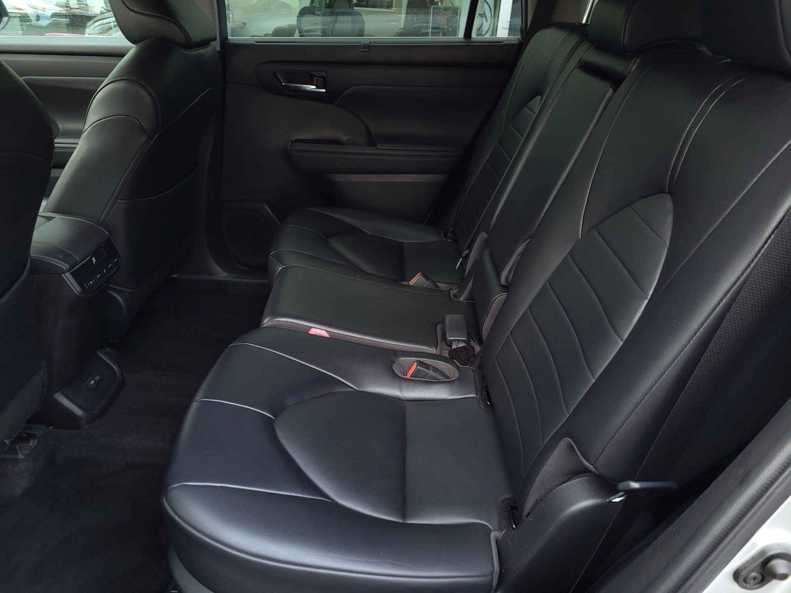 Certified 2022 Toyota Highlander XLE image 10