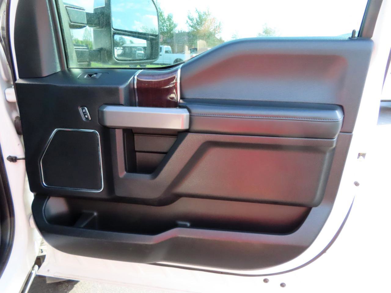 Used 2017 Ford F250 Platinum w/ Platinum Ultimate Package AWD/4WD image 53