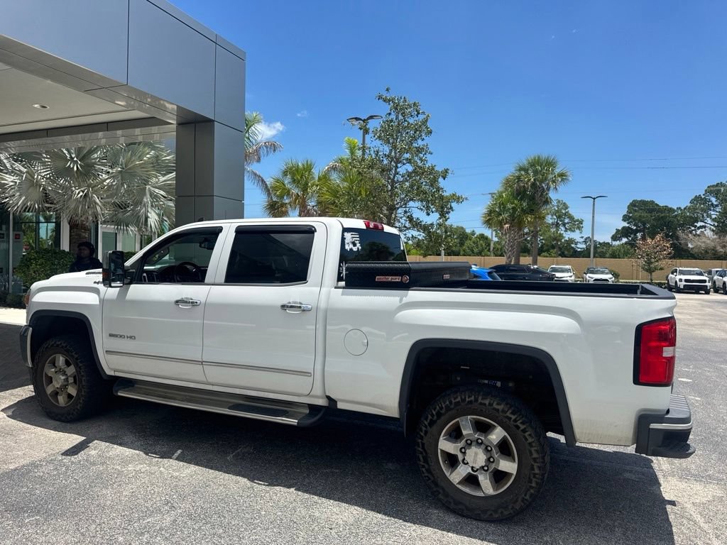 Used 2019 GMC Sierra 2500 SLT w/ Duramax Plus Package AWD/4WD image 4