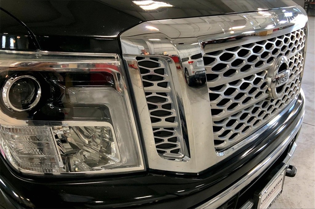Used 2016 Nissan Titan SL image 29