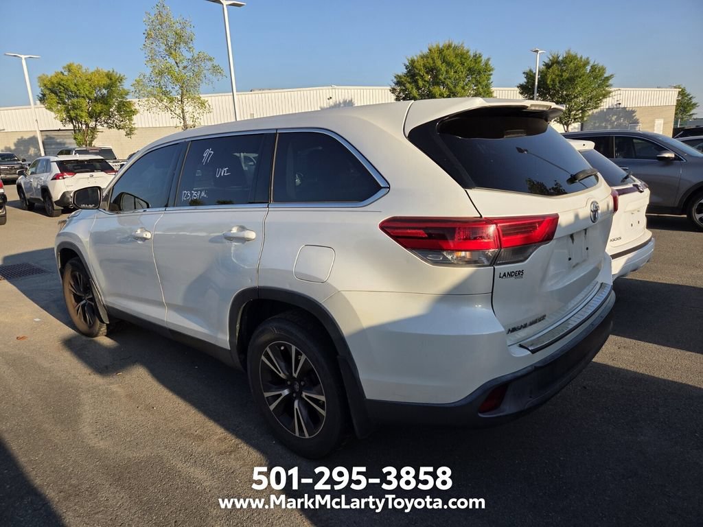 Used 2019 Toyota Highlander LE FWD image 5