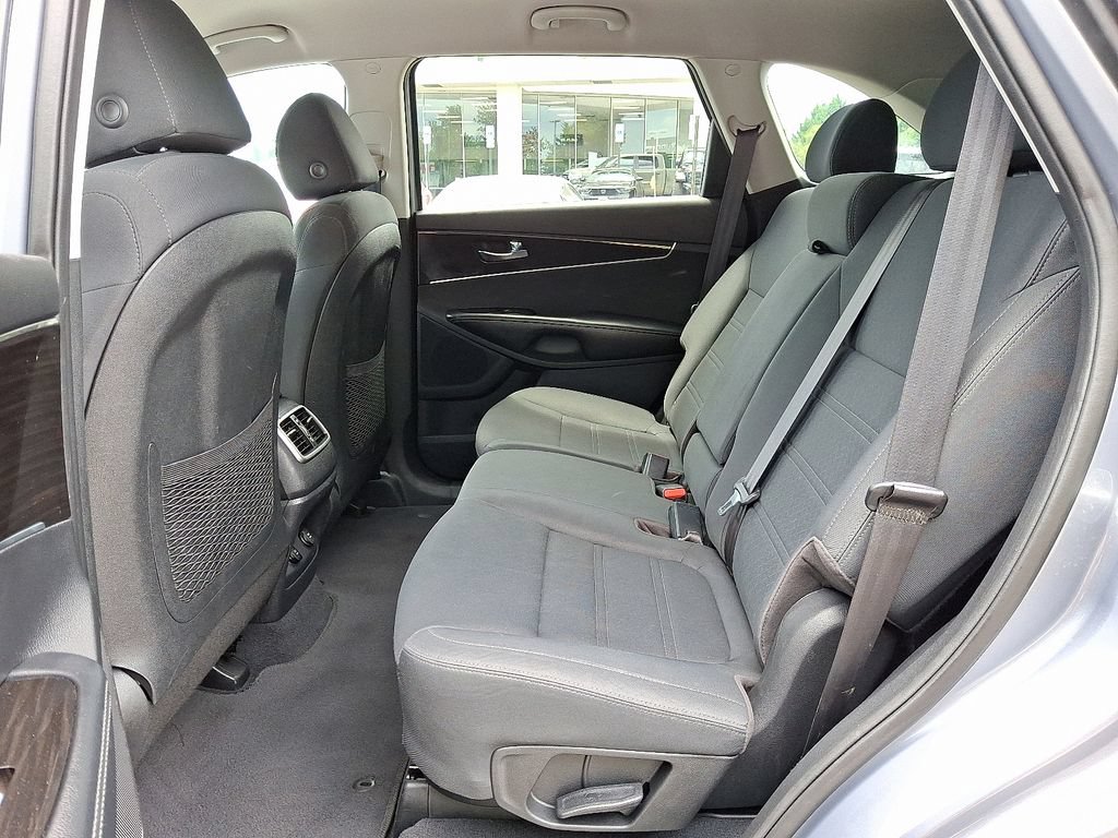 Used 2020 Kia Sorento S FWD image 11