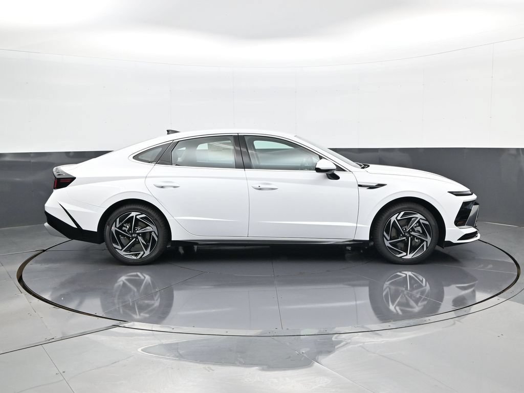New 2026 Hyundai Sonata SEL FWD image 4