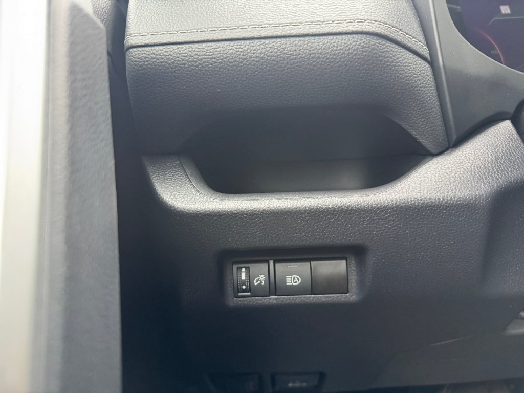 Used 2024 Toyota RAV4 LE AWD/4WD image 27