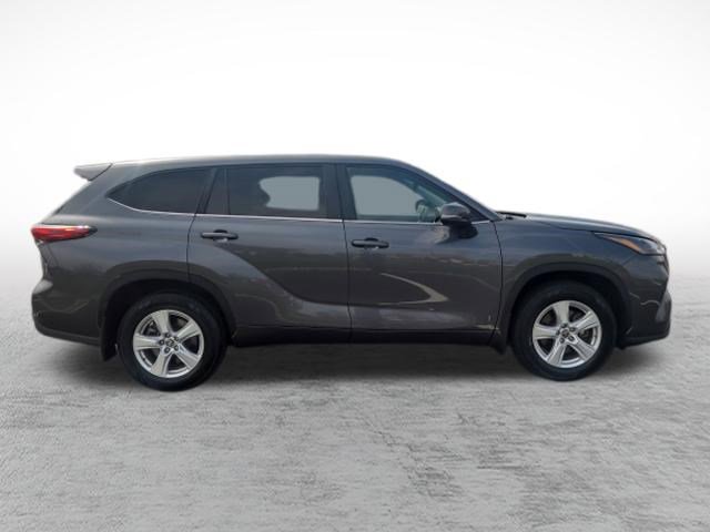 Used 2023 Toyota Highlander L AWD/4WD image 5