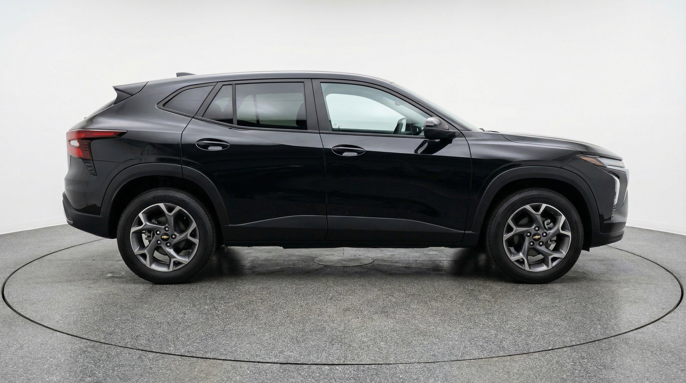 Used 2025 Chevrolet Trax LT w/ LT Convenience Package FWD image 11