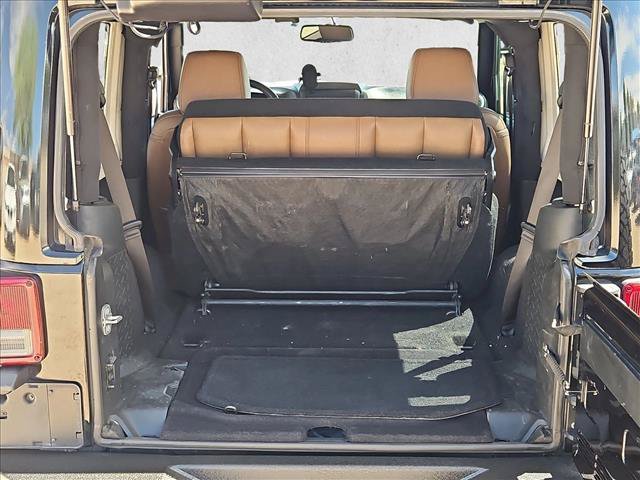 Used 2018 Jeep Wrangler Sahara w/ Connectivity Group AWD/4WD image 6