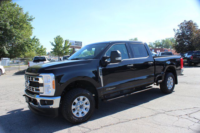 Used 2023 Ford F250 XLT w/ Camper Package image 1